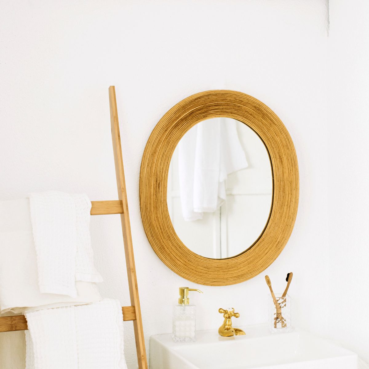 Escalera beige de bambú nórdica