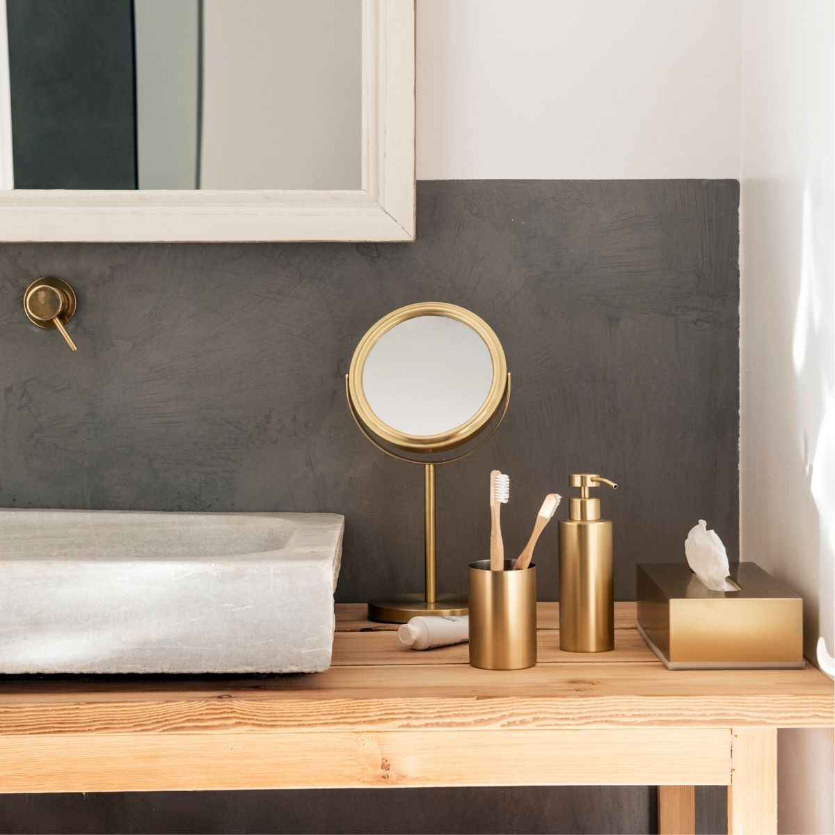 Portacepillos de baño de acero inoxidable dorado