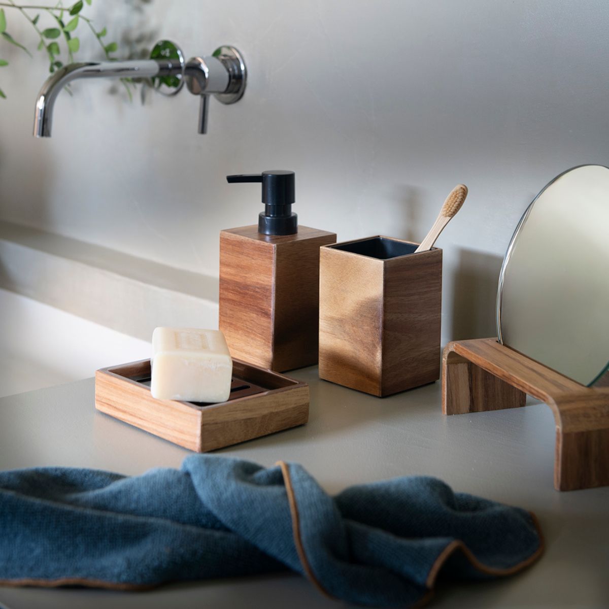 Jabonera de baño de madera natural