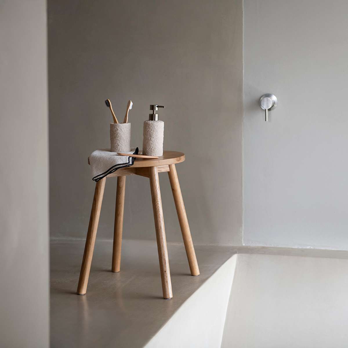 Accesorios de baño con taburete de baño de madera