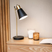 Lámpara de mesa industrial de metal negro