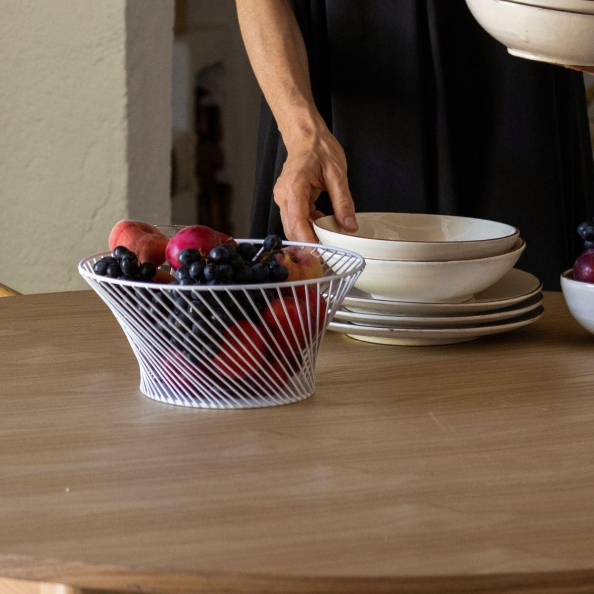 Frutero de mesa moderno de metal blanco