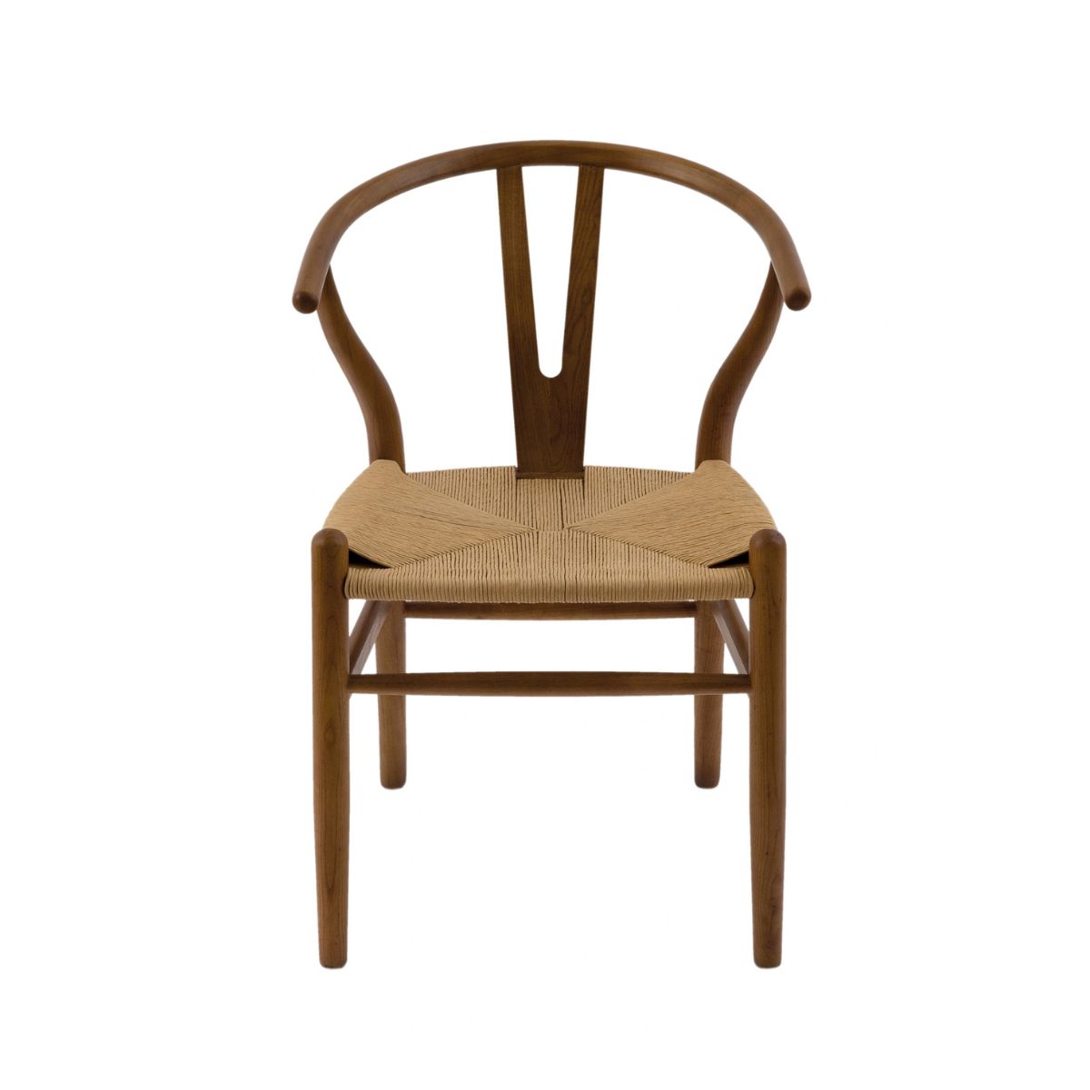 Silla de madera marrón con respaldo curvo y asiento trenzado, vista frontal.
