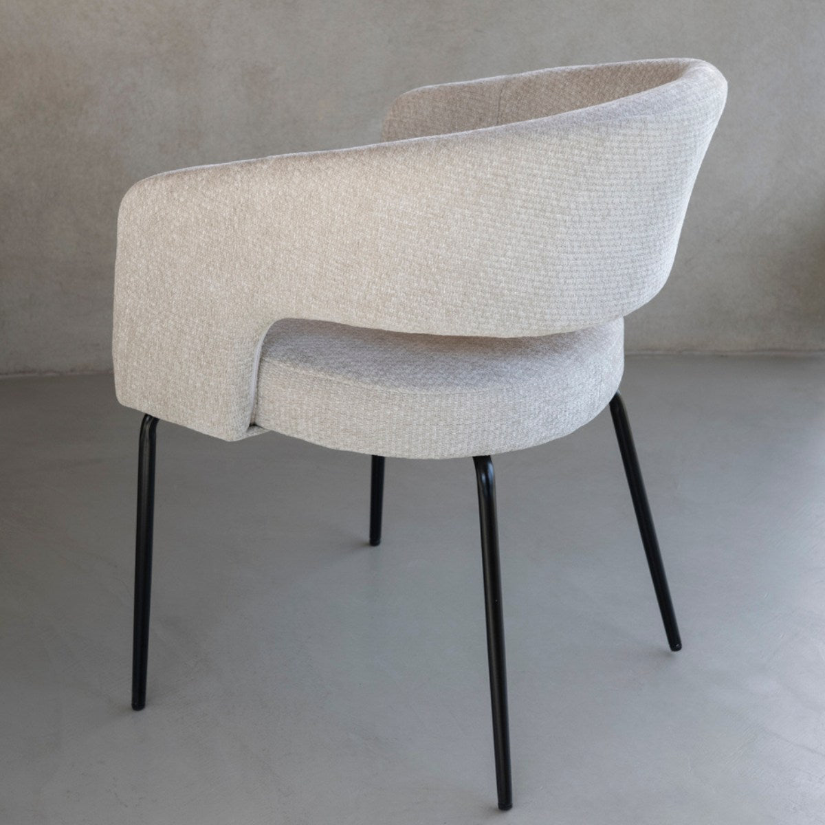 Silla moderna tapizada beige Mila