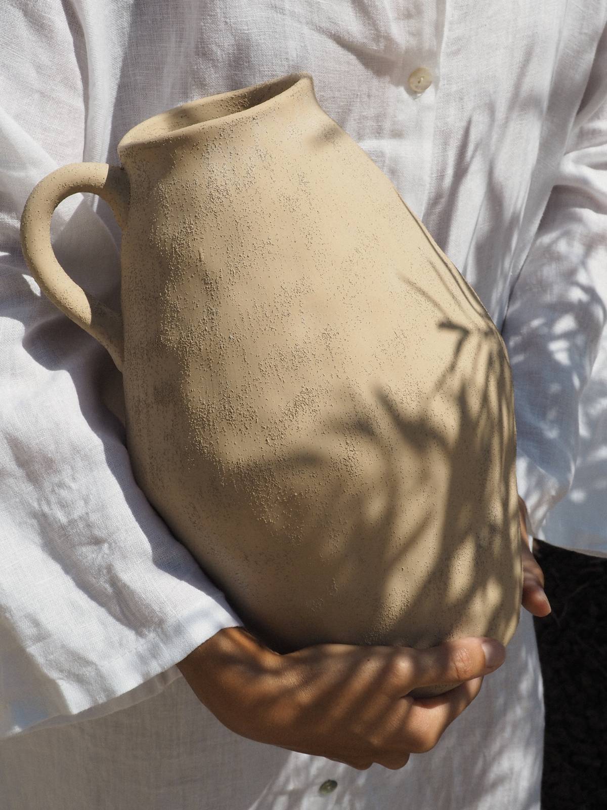 Jarrón de cerámica beige